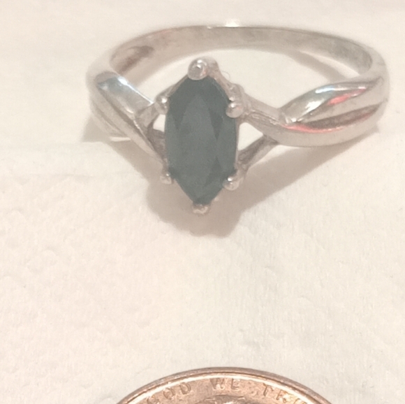 Vintage Black Gem Sterling Silver Ring - Picture 4 of 12